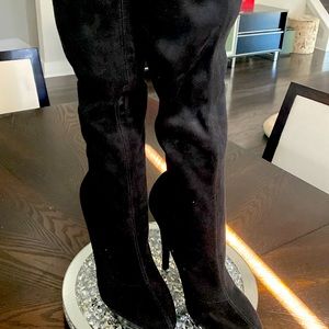 Also Black suede Boots Used like new Size 9